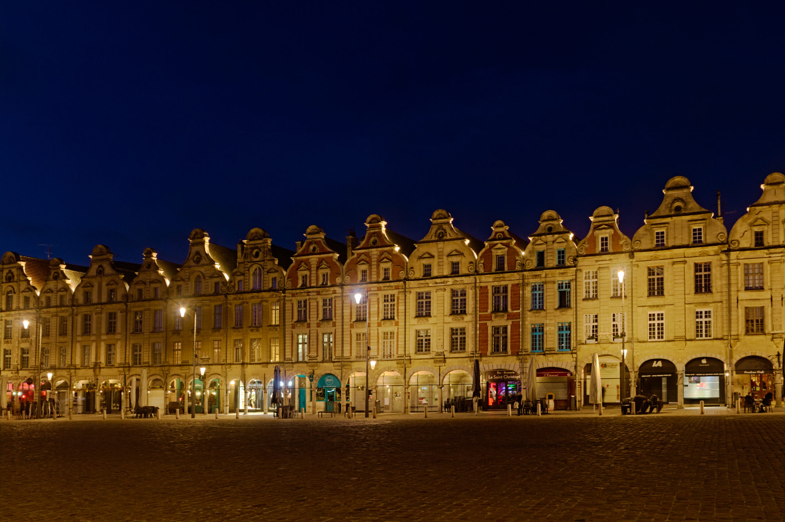 Façades et lumières.